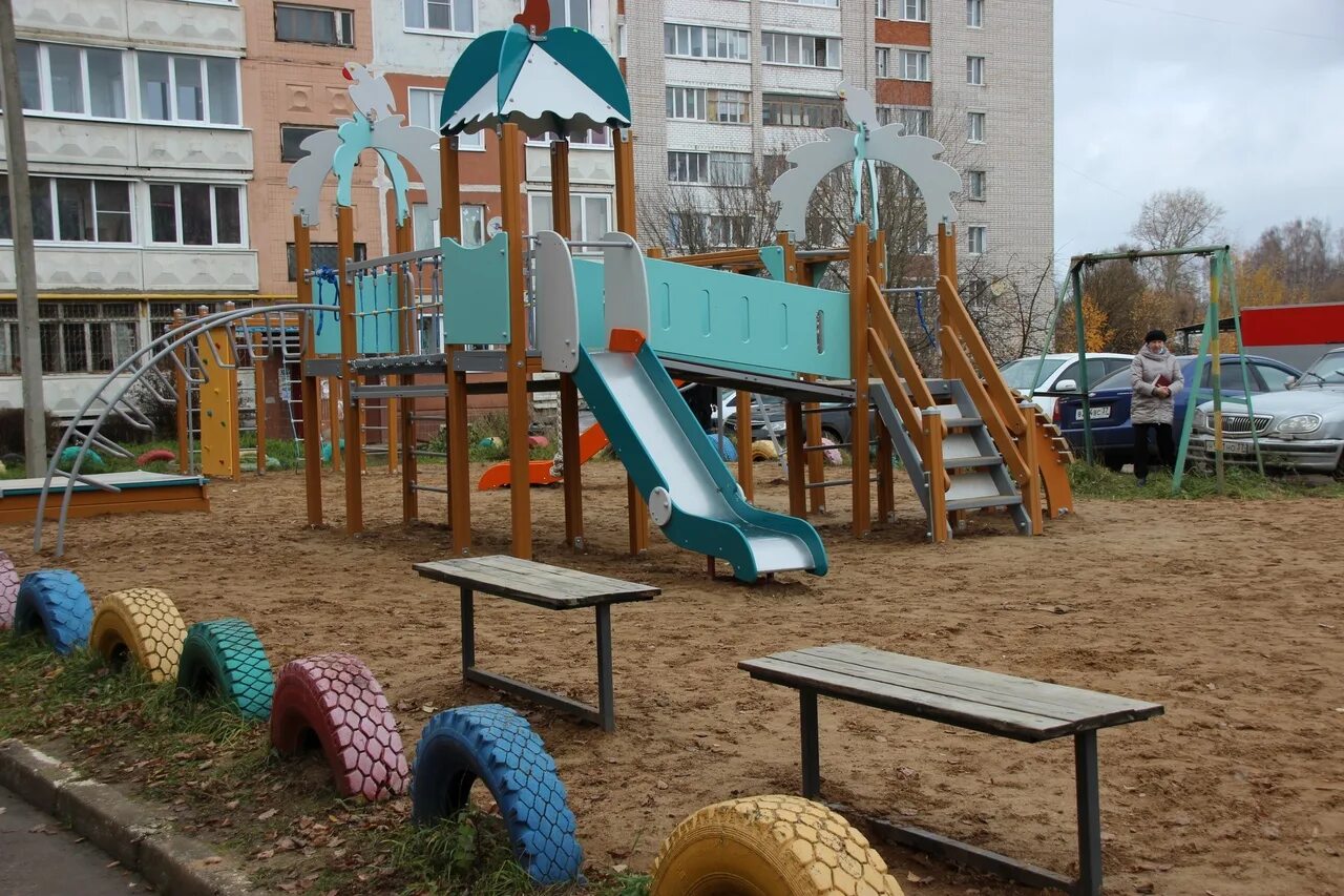 площадка номер 4. воркаут площадка великие луки. детская площадка в сквере на шарикоподшипниковской улице. детская площадка в кинешме. периметр детской площадки.