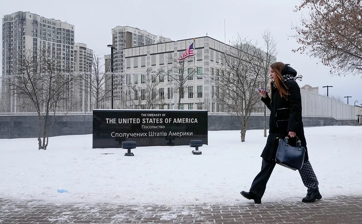 Американское посольство в Киеве. Посольство Украины в Америке. Посольство США В Киеве фото. Сотрудники посольства США В Украине. Оставленные территории россией