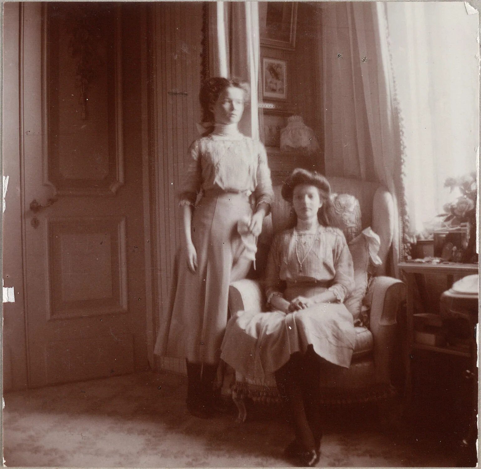 Княжны романовы дочери николая 2. Все общество за исключением княжны вернулось. Великие княжны романовы дочери николая 2. Все общество за исключением княжны вернулось. Романовы дочери николая 2.