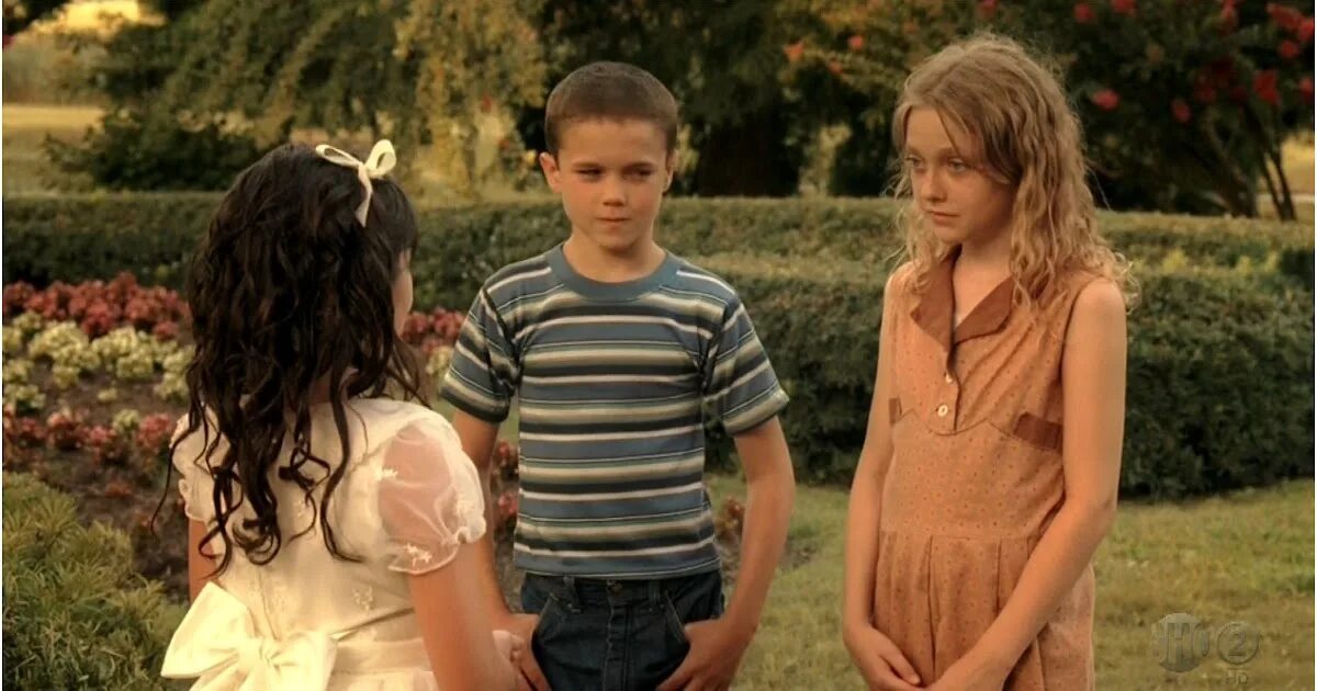 Youngtube. Детский омегле. Secretstars starsession. Звезда вега логотип. Youngtube secret stars tika.