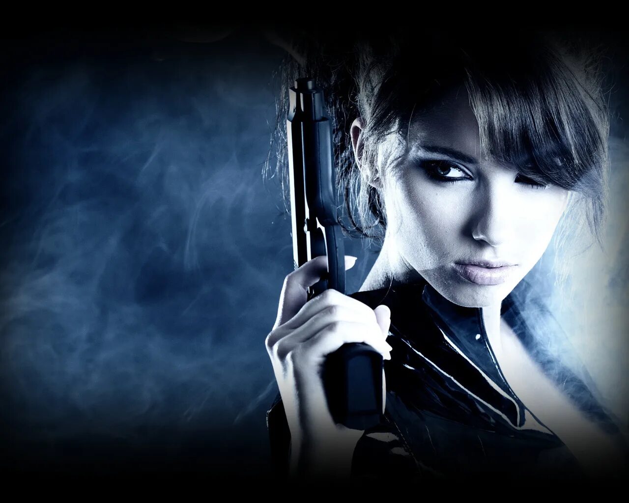 Аватарки с пистолетом. Девушка с пистолетом. Девушка с винтовкой. Красивая девушка с пистолетом. Девушка киллер.