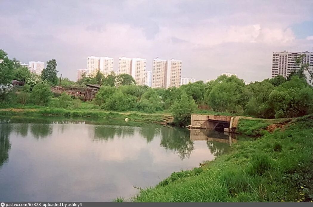 Новопеределкино район москвы в 1997. 14 микрорайон новопеределкино. Переделкино велосипед. Парк буратино новоорловская. Ново-переделкино зао.