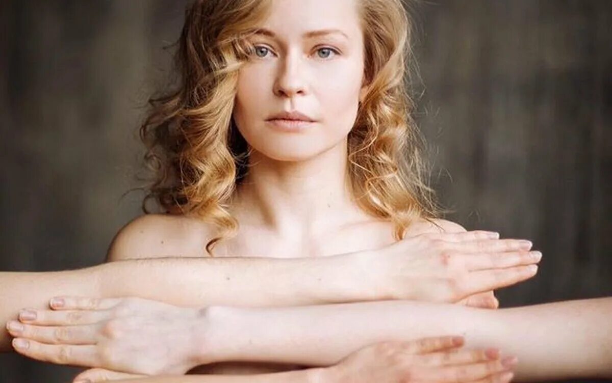 юлия пересильд 2021. медиатор сериал 2021. юлия пересильд татуировки. пересильд татуировки. юлия пересильд татуировки.