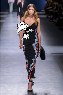 Wannabexx ジ ジ ハ デ ィ ッ ド フ ァ ッ シ ョ ン シ ョ-で ポ ロ リ Gigi Hadid Walks The Runway At The Versace... 