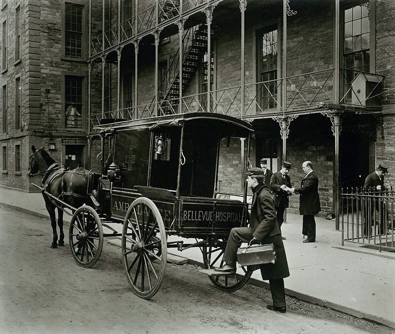 Нью Йорк 1895 год. Карета скорой помощи 19 века. Лондон 1895 год. Двуколка 19 века Англия.