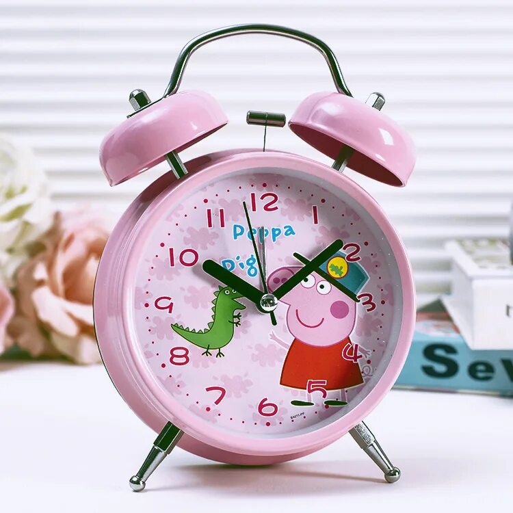 Часы свинка. Часы настольные детские будильник поросенок. Часы свинья. Настольная лампа часа хрюшка. Часы с поросенком.
