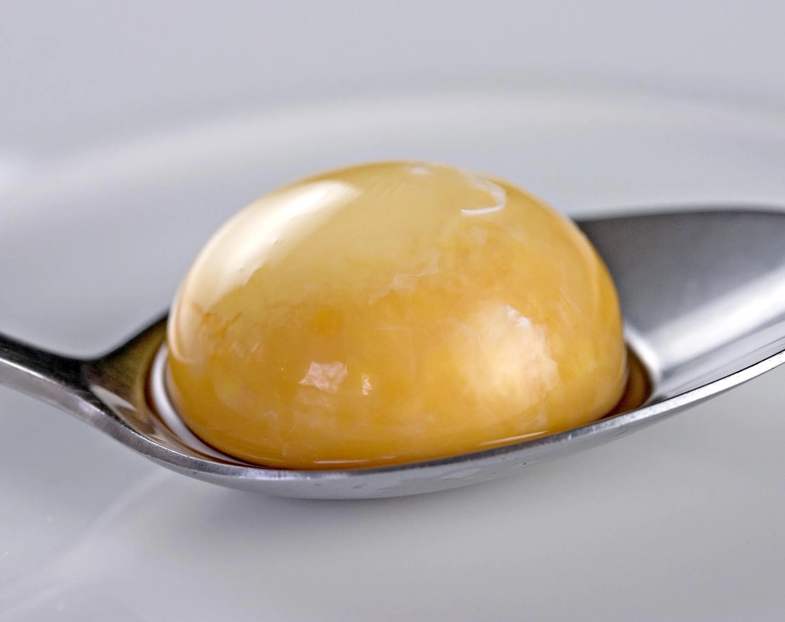 Желток прилагательное. Желток яйца. Желток фото. Яичный желток картинка. Egg yolk Shampoo.