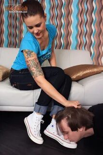 Slideshow ballbusting converse.