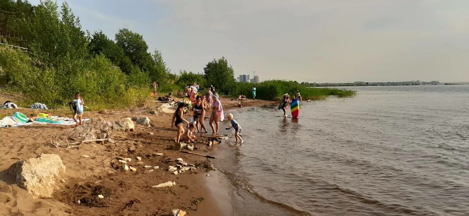 Пермь от набережных челнов. Набережные челны пляж река кама. река кама в набережных челнах пляж. купание на каме. гайны пляж.