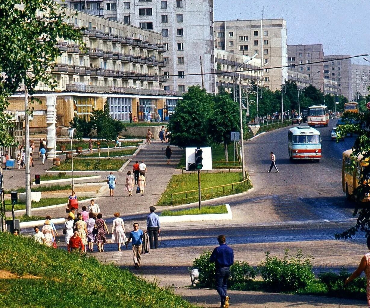 Года новополоцк. Года новополоцк. Советский новополоцк. Новополоцк беларусь. Новополоцк улица молодежная.