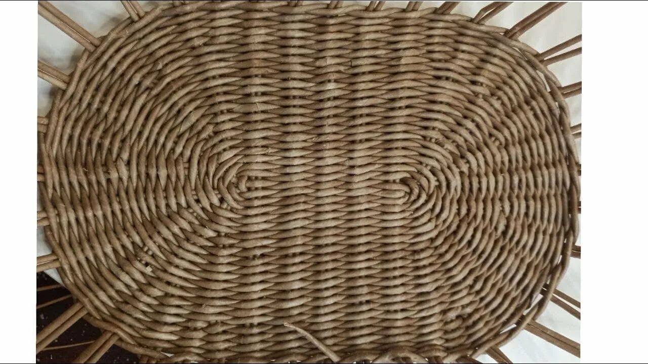 Как сплести донышко из ротанга. Плетение овального дна для корзинки. овальное донышко из бумажной лозы.