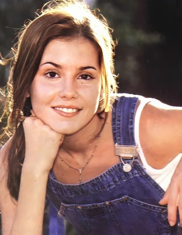 ирис семейные узы. ирис семейные узы. дебора секку в сериале семейные узы. дебора секку семейные узы. ирис семейные узы.