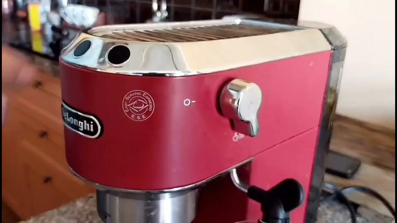 Как очистить от накипи кофемашину delonghi. Delonghi EC 865. Декальцинация Delonghi EC 685. Otcistka ot nakipi kofevarki. Декальцинация бойлера кофемашины.