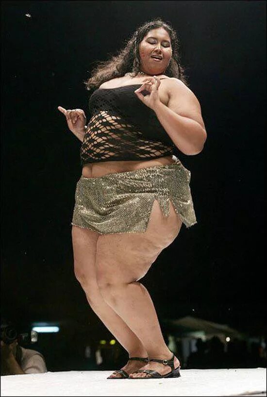 Толстая 1 часть. Толстая женщина. Некрасивые полные женщины. Жирная фигура. Танцы толстушек.