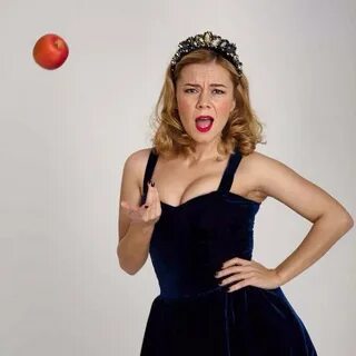 Үлкен кеуделі сұлу қыздардың бейнелері