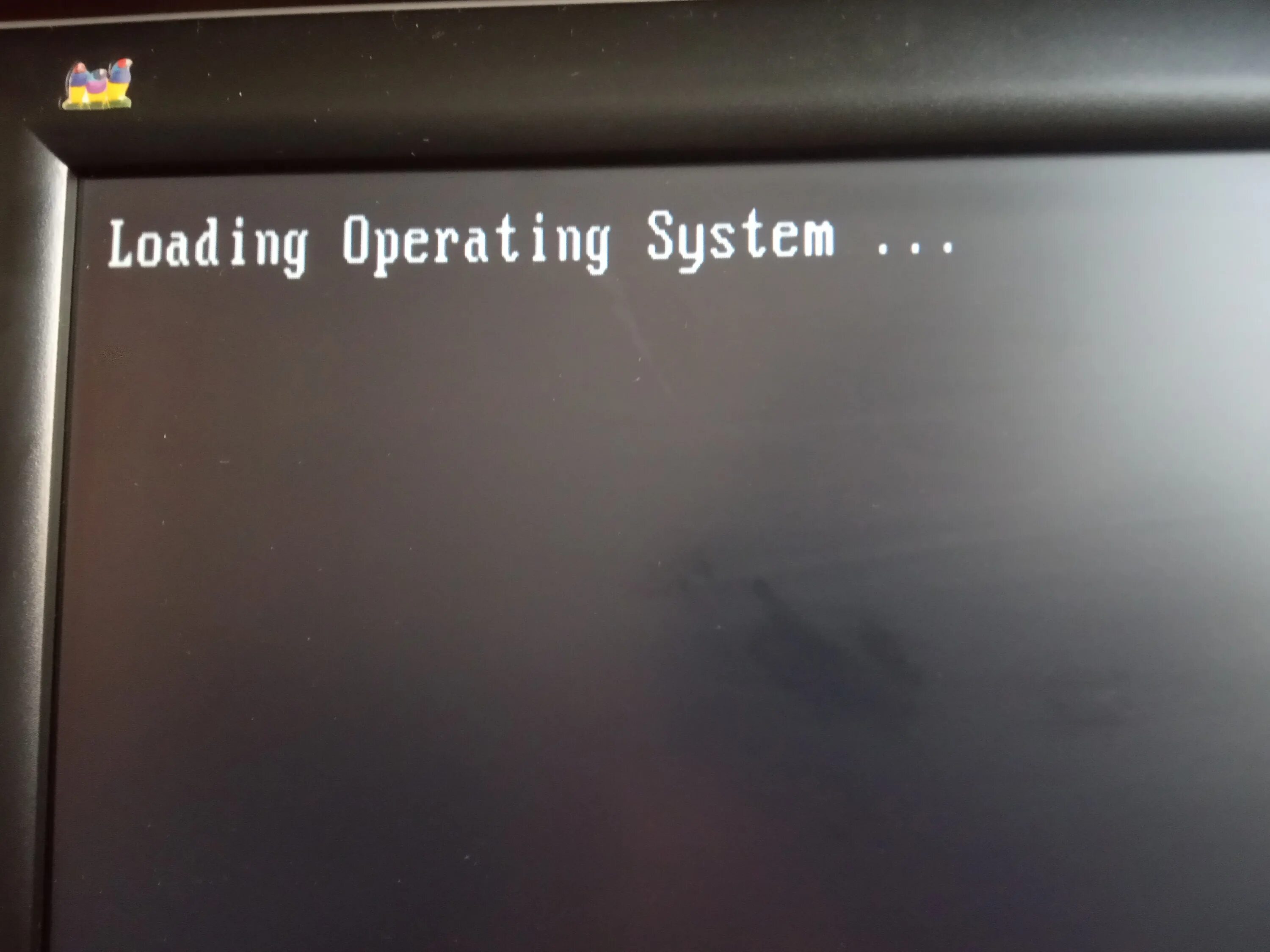 Ошибка загрузки операционной. Ошибка loading operating System. Ошибка missing operating System. Loading operating System и иероглифы. Компьютер зависает на надписи loading operating System.