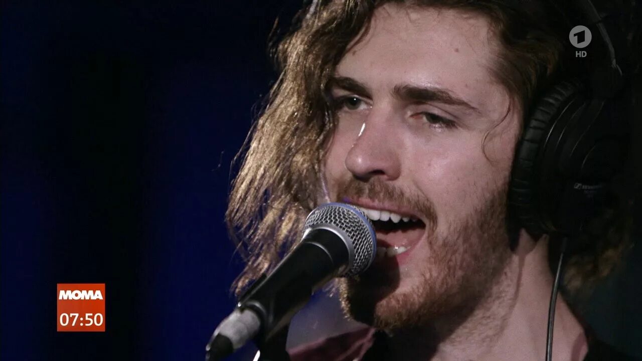 Hozier to church перевод. The voice hozier. take me to church хозиер. hozier take me. hozier альбом.