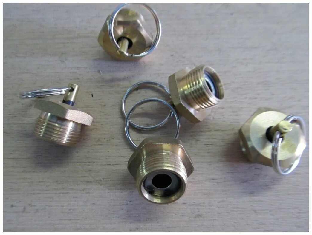 Wg9000360115 клапан спускной. 120-3513050 - клапан зил ресивера предохранительный. впускной клапан ресивера. кран 100-3513110 слива конденсата(клапан). клапан ресивера урал 4320.