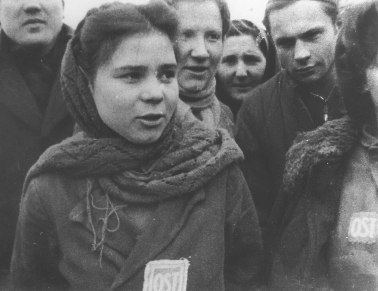 После освобождения из плена. Женщины Остарбайтеры в Германии. Дети Остарбайтеры в Германии. Советские девушки в Германии Остарбайтеры.