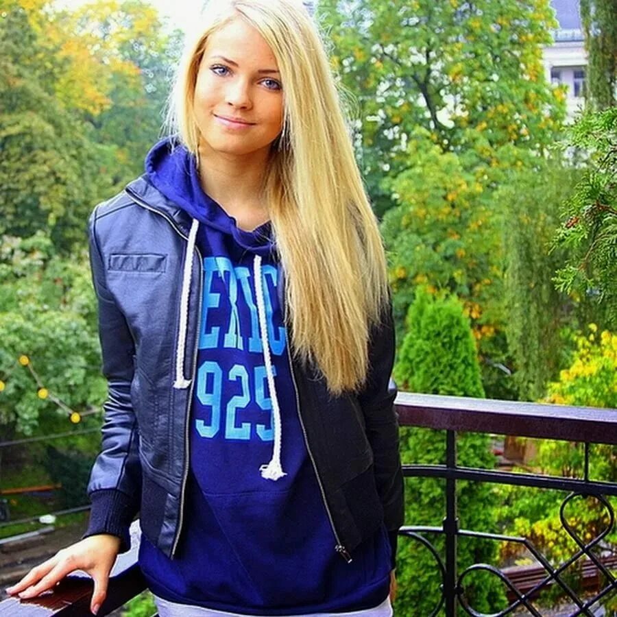 Аву девушек 18. Emilie Nereng. Красивые девочки подростки.