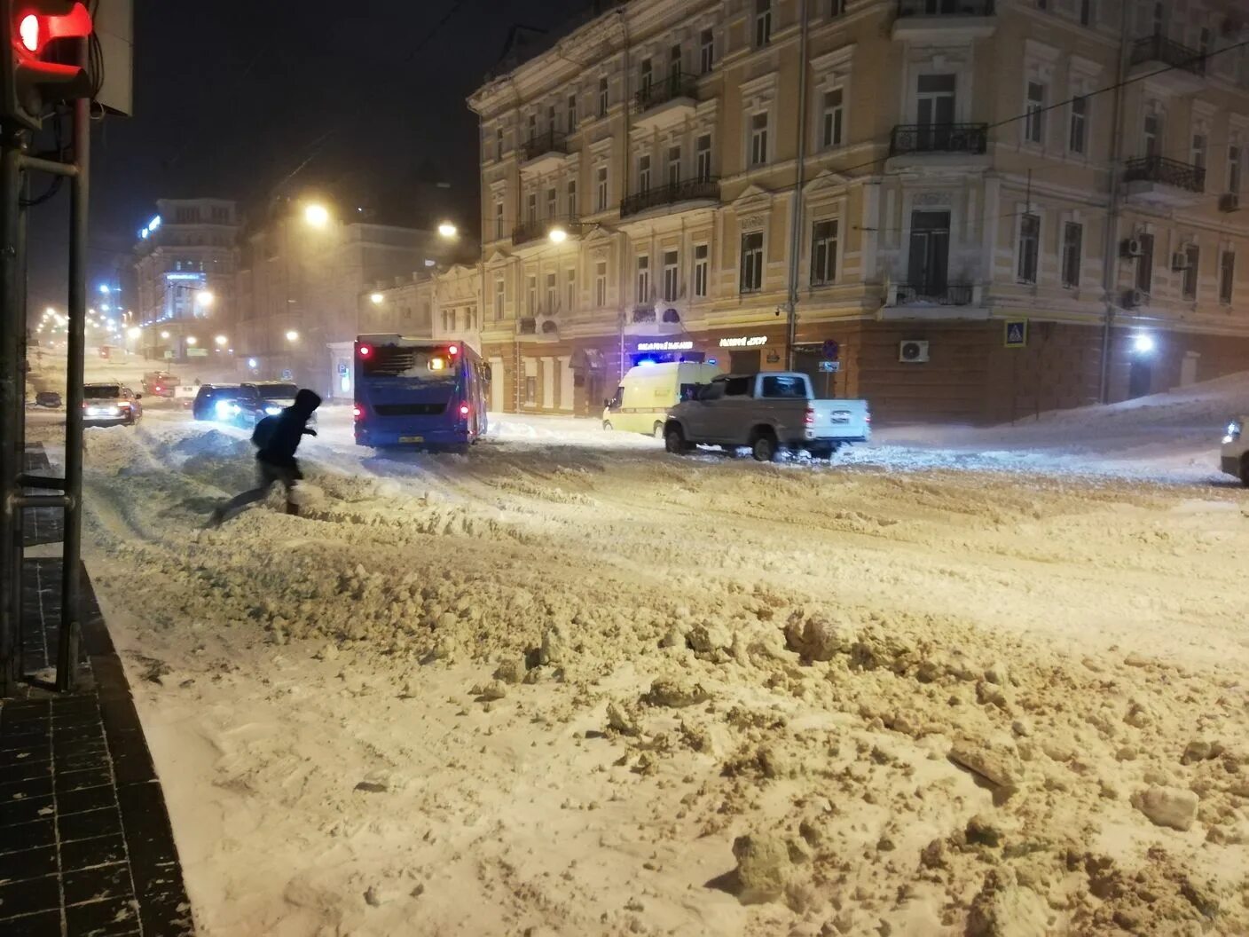 Владивосток засыпало снегом. Дальзавод. Снег во владивостоке. Владивосток засыпало снегом. Владивосток март.