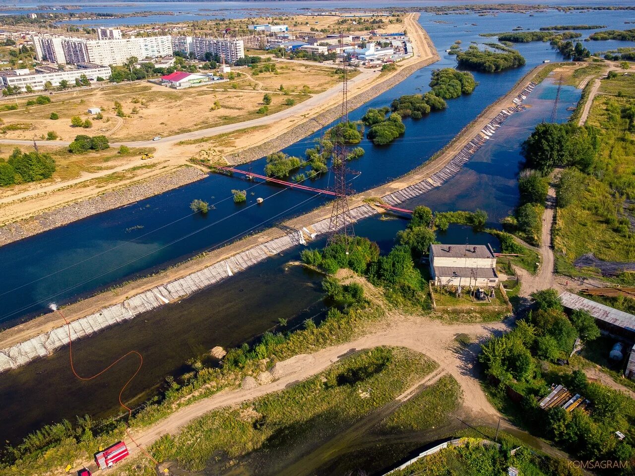 Погода в комсомольске на амуре по часам. Мост Комсомольск на Амуре. Река Амур Комсомольск. Мост Комсомольск на Амуре Пивань. Амур в районе Комсомольска на Амуре.