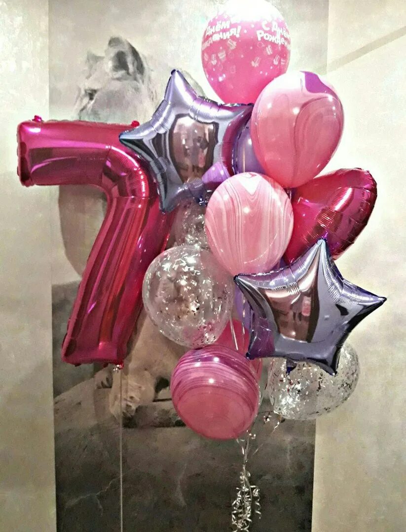 композиция шаров на день рождения девочки 7 лет. девочка с воздушным шариком. композиция шаров на день рождения девочки 7 лет. шары на 7 лет девочке. шарики на 7 лет девочке на день рождения.