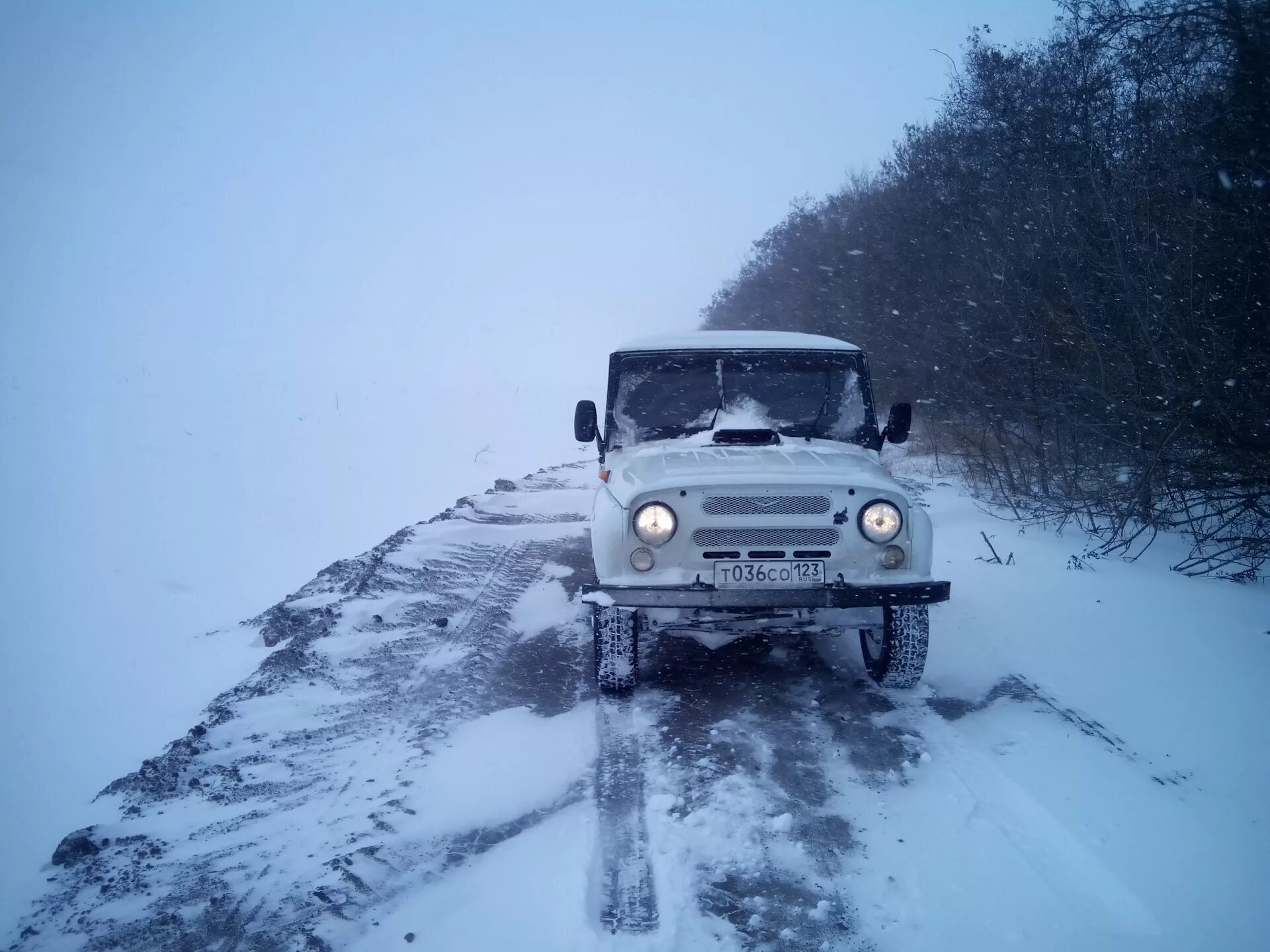 УАЗ 469 зима. УАЗ 469 белая ночь. УАЗ 469 зимой. УАЗ 469 белый. Хантер зимний