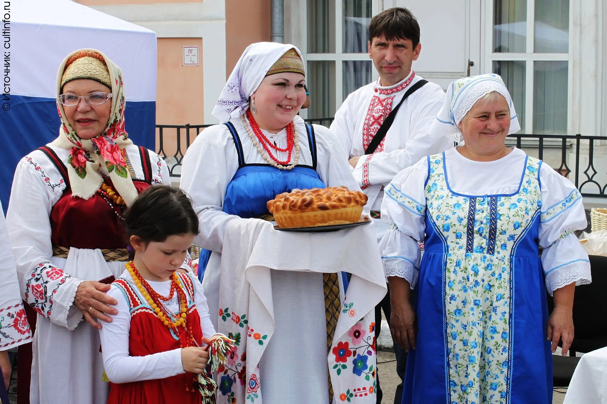 Сколько человек в вологодской области. Жители Вологодской области. Традиции культуры Вологодской области. Вологда традиции культура. Вологда народ.