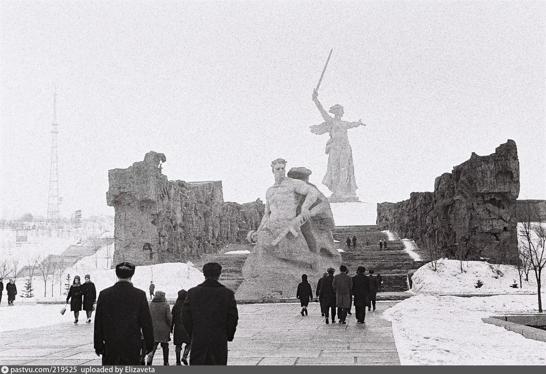 Сталинградская битва мамаев курган бои. Мамаев Курган 1947. Мамаев Курган 1942. Сталинградская битва Мамаев Курган битва. Мамаев Курган 1943.