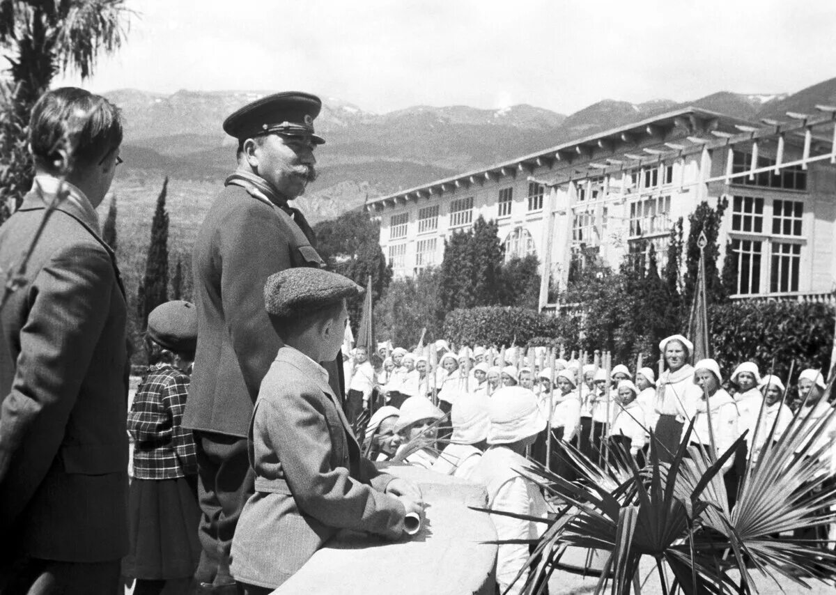 Где в крыму советское. Лагерь Артек в Крыму 1925. Артек лагерь Ялта 1925 год. • 1925 – В Гурзуфе (Крым) открылся Пионерский лагерь «Артек». Пионерский лагерь Артек 1925 год.