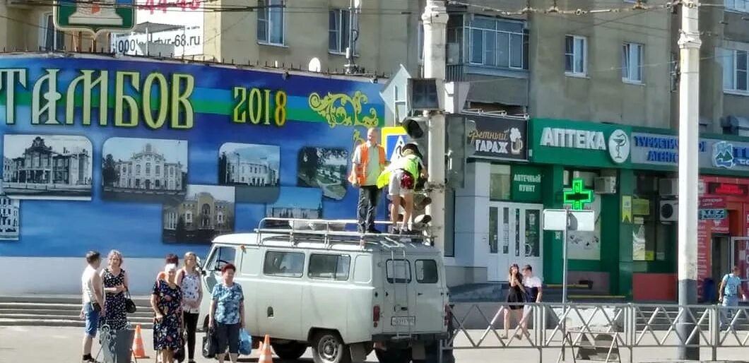 Линия тамбов сайт. Перекресток Советская Чичканова Тамбов. Перекресток Тамбов магазин. Гипермаркет линия Тамбов перекресток. Перекресток Советской и Пензенской Тамбов.