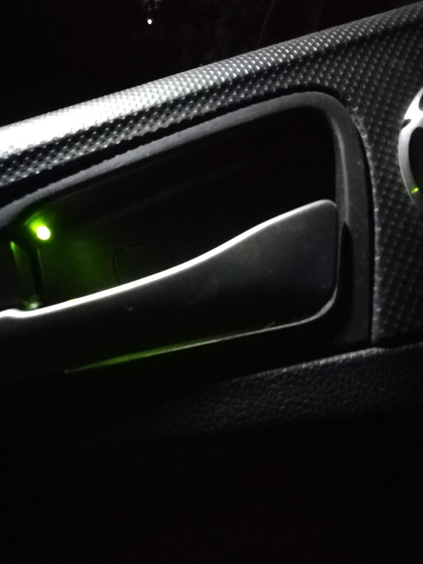 Подсветка ручек авто снаружи. Подсветка ручек bmw f30. Подсветка ручек passat b5. Подсветка салонных ручек дверей hyundai i30. Внутренняя ручка у грузовиков.