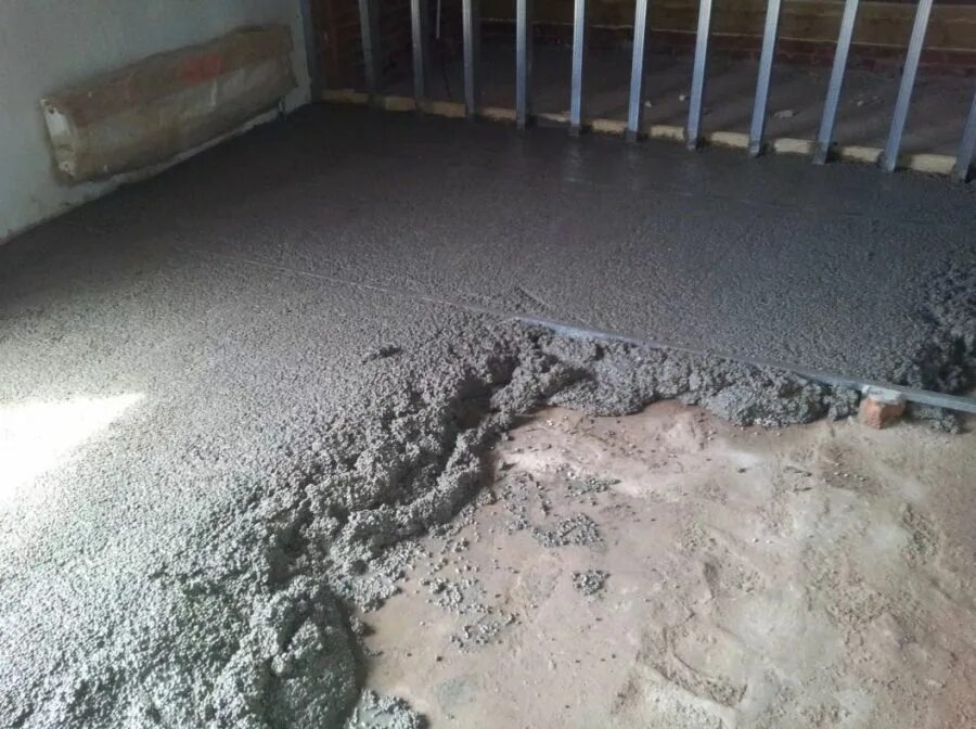 Утепление полистиролбетоном. Полистиролбетон стяжка д255. Теплый пол на полистиролбетон. Стяжка полистиролбетоном технология. Пенополистиролбетон стяжка пола.
