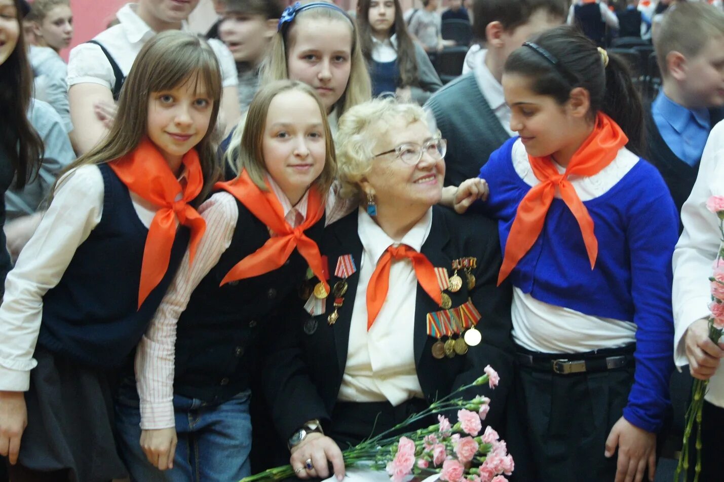 Патриотическая деятельность в школе. Патриотизм в школе. Патриотизм школьников. Патриотическое воспитание в школе. Школьники Патриоты.