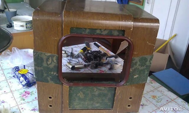 механизм выдвижения телевизора из тумбы. самодельный осциллограф на элт. самодельный телевизор 1980. самодельный кронштейн для плазмы. телевизор из картона.