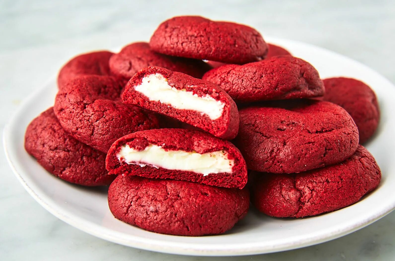 Red cookies. Печенье ред вельвет. Мраморное печенье красный бархат. Ред вельвет куки. Red Velvet куки.