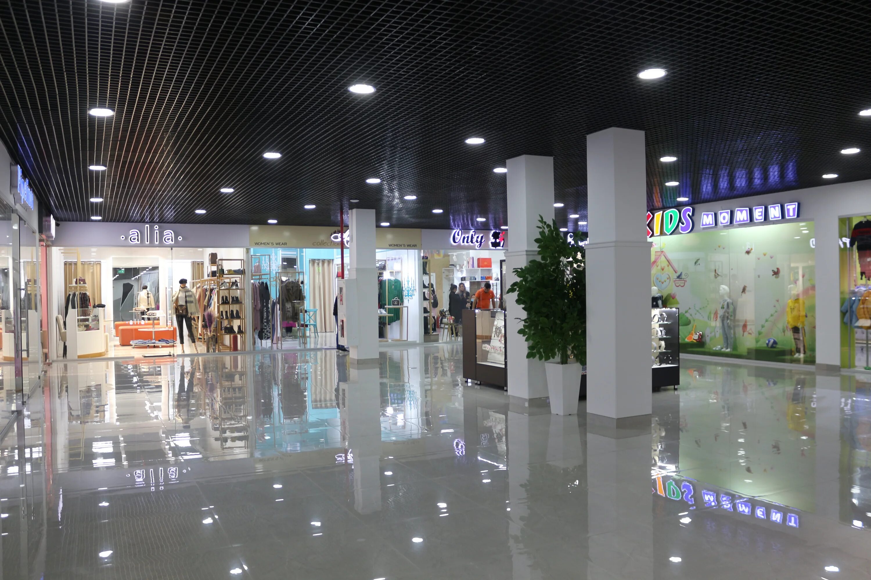 Шымкент. Вьетнам торговый центр diamond plaza. Шымкент плаза фото. Shymkent plaza. Даймонд плаза шымкент.