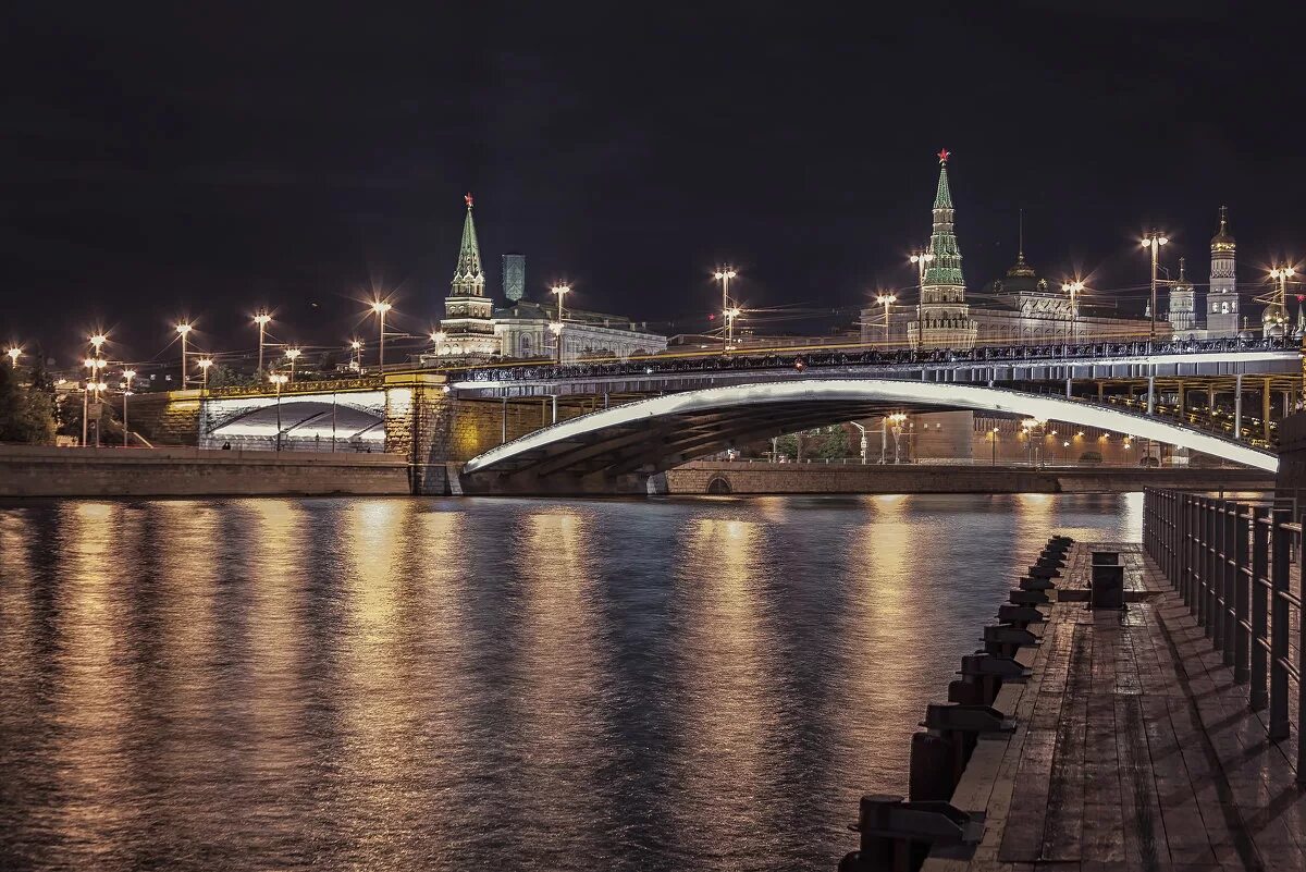 москва река ночью зимой. вечерняя прогулка по москве реке. москва. ночная москва летом. кремль москва река неглинная ночная.