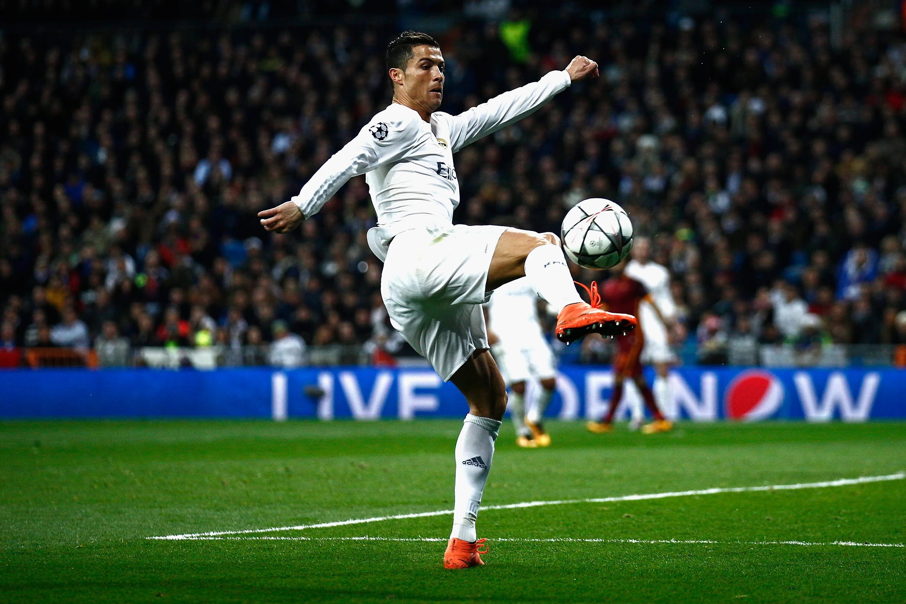 Ronaldo vk. Футбол Кристиано Роналдо. Роналдо Реал Мадрид. Криштиану Роналду дриблинг. Кристиано Роналдо goal.