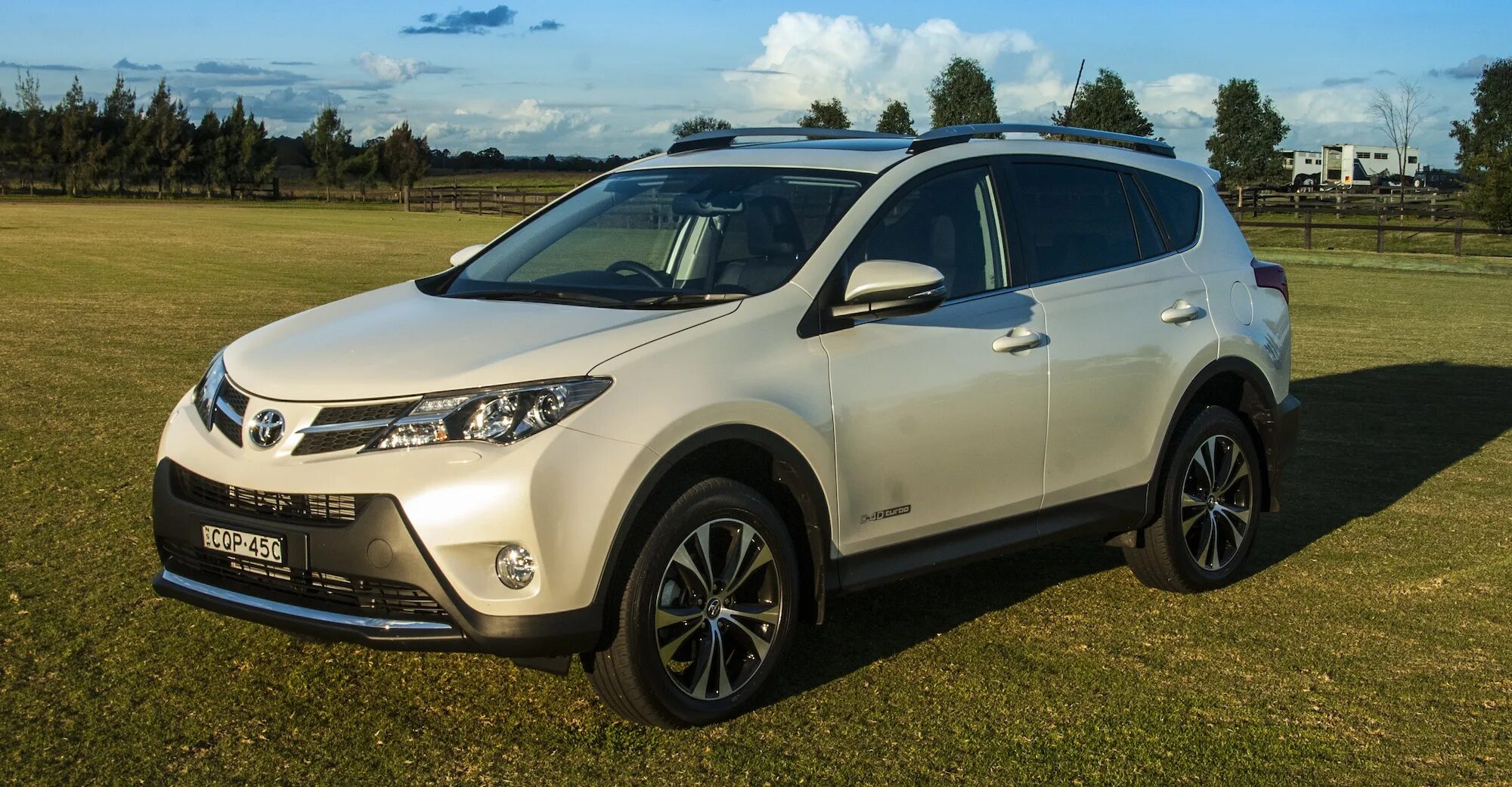 Купить тойота рав в краснодаре. Toyota rav4 2014. Рав 4 2014. Toyota рав 4 2014. Toyota rav4 2014 белая.