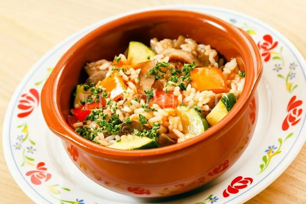 рис в горшочках в духовке с курицей. плов в горшочках в духовке. плов в горшочках в духовке. плов в горшочках в духовке. рецепты плова в горшочке.