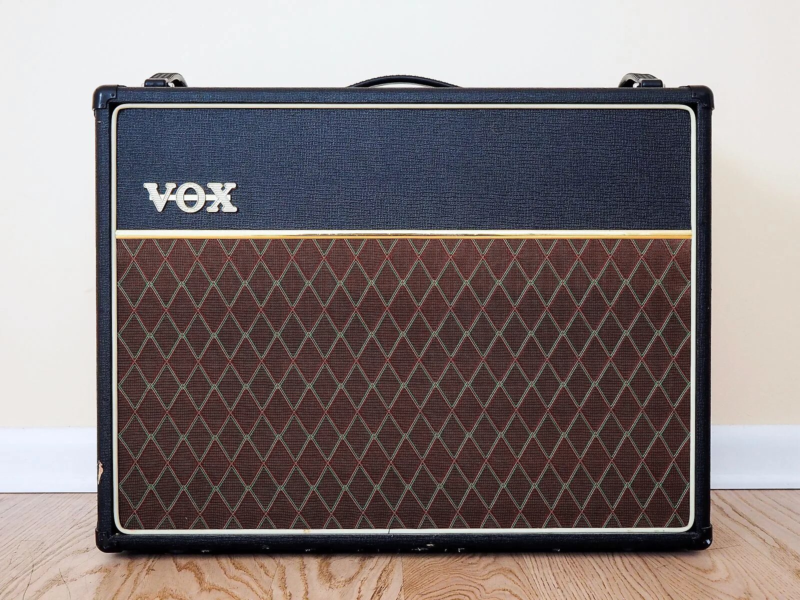 Uk 30. Vox ac30 ручки. Гитарный усилитель Vox ac30. Vox ac15ch Custom 2-channel. Какие динамики в Vox ac30 1964 года.