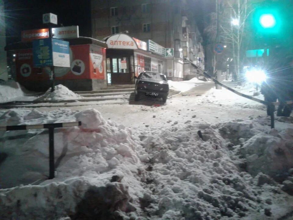 Погода вятские поляны. Вятские Поляны перекресток. Авария в Вятских Полянах на улице Гагарина. ДТП В Полянах в 13 февраля. Перекрёсток улиц Гагарина Азина в г Вятские Поляны.