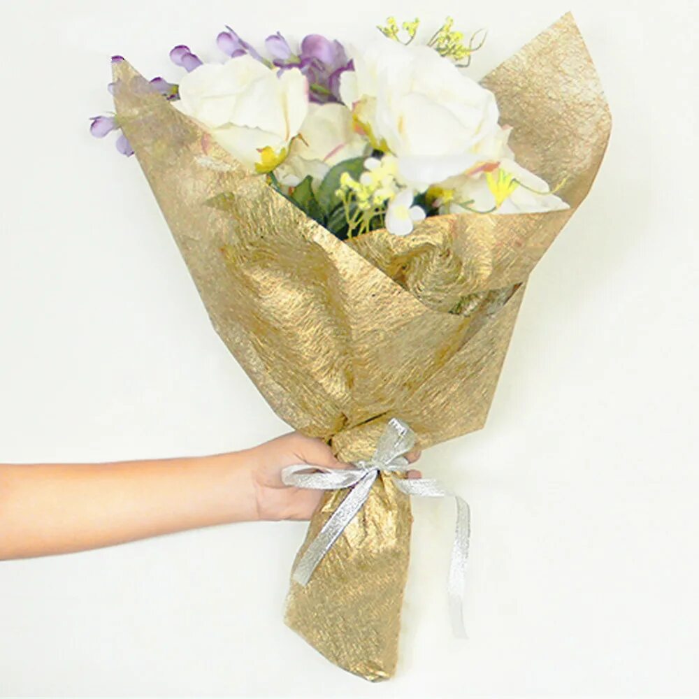 Декоративная упаковка для цветов. Завернуть букет в бумагу. Красивая упаковка букета. Как упаковать цветы в подарочную бумагу. Как упаковать цветы в подарочную бумагу.