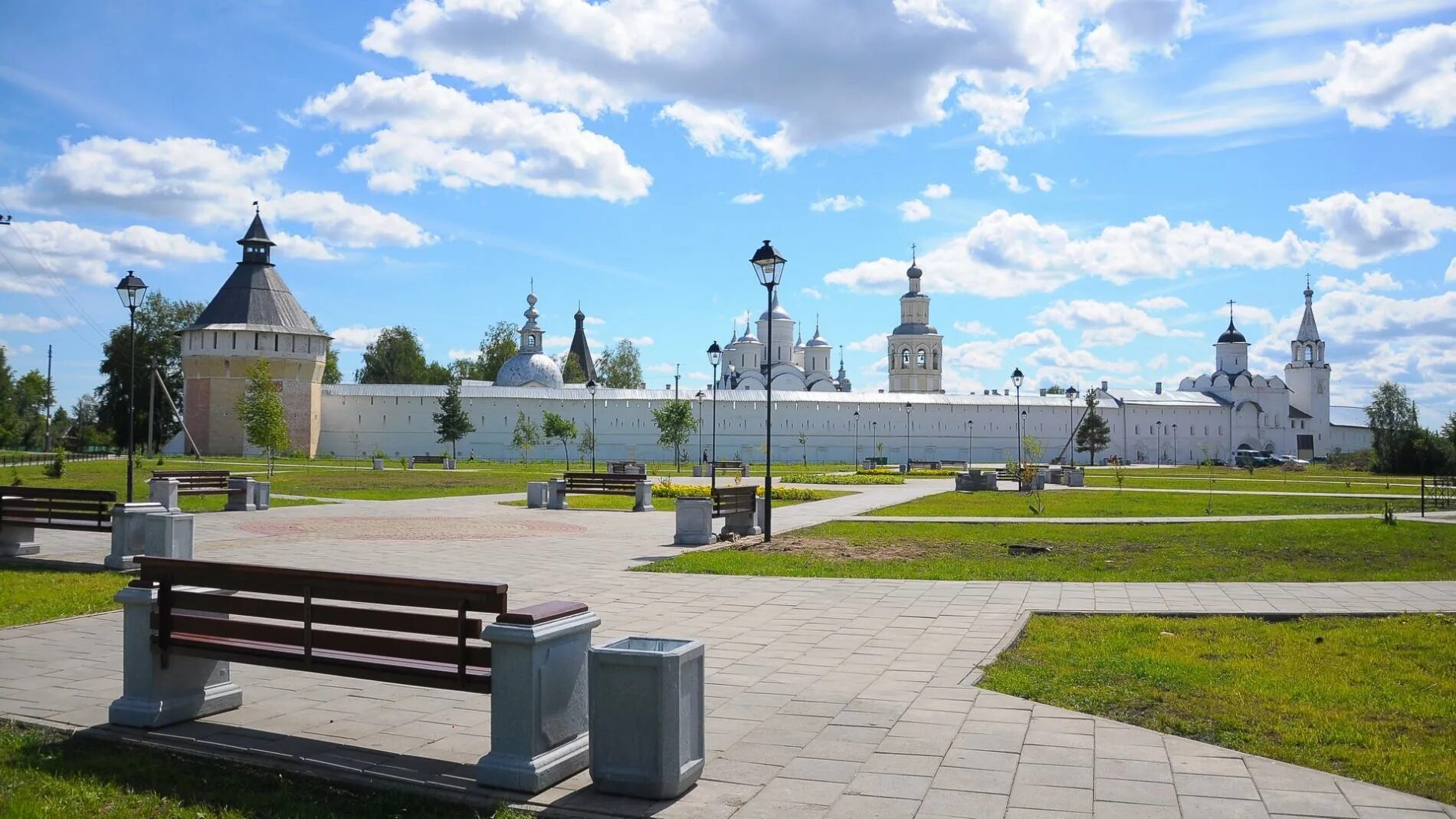 Вологодский Кремль. Прилуки Вологда монастырский сад. Вологодский Кремль музей. Каменный мост (Вологда) достопримечательности Вологды. Таты какие вологда вологда