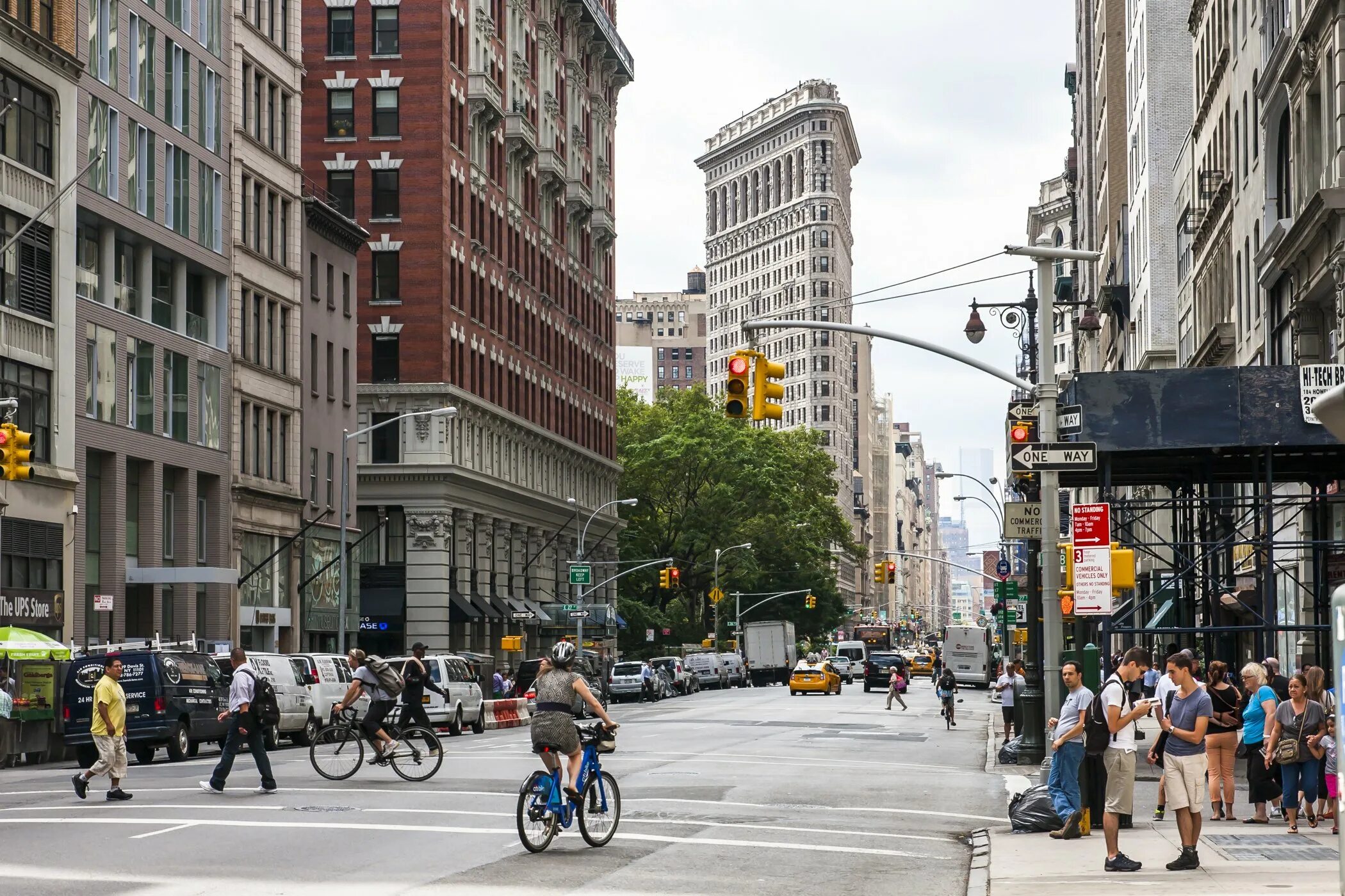 New york is really. Нью-Йорк Манхеттен улицы. Мейн стрит Нью Йорк. Нью-стрит (Манхэттен). Центр Нью-Йорка улица.