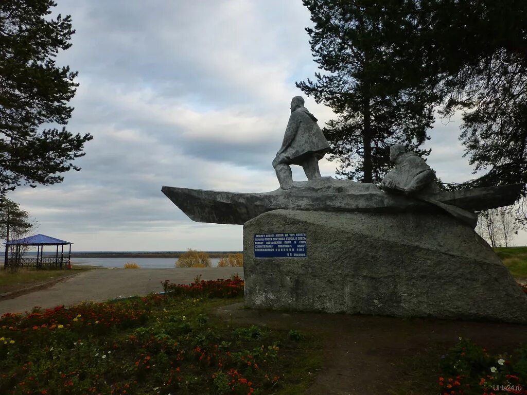 Респ коми г печора. Памятник Русанову в Печоре. Памятники Печоры Республика Коми. Памятники в Печоре Республика Коми. Коми город печера Печора Республика.