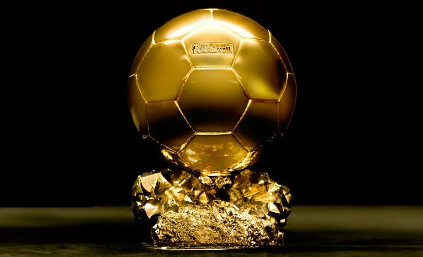 Золотые кубки футбола. Золотой мяч FIFA. Ballon dor 2004. Ballon dor 2003. Золотой мяч трофей.