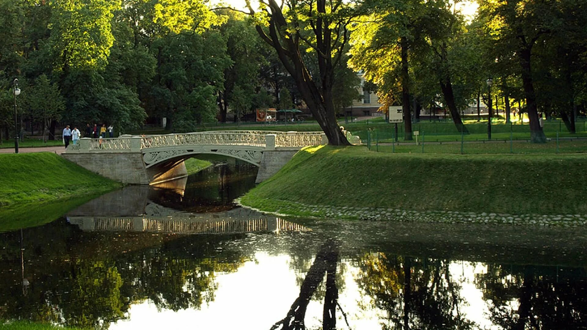 Какие парки есть в петербурге. Михайловский сад в санкт-петербурге. михайловский сад сад санкт-петербург. летний михайловский сад питер. летний сад михайловский сад.
